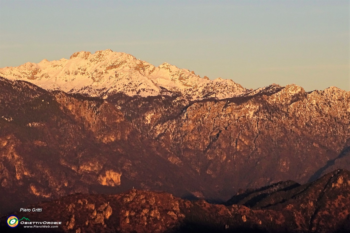 92 Zoom in Monte Alben (2020 m).JPG
